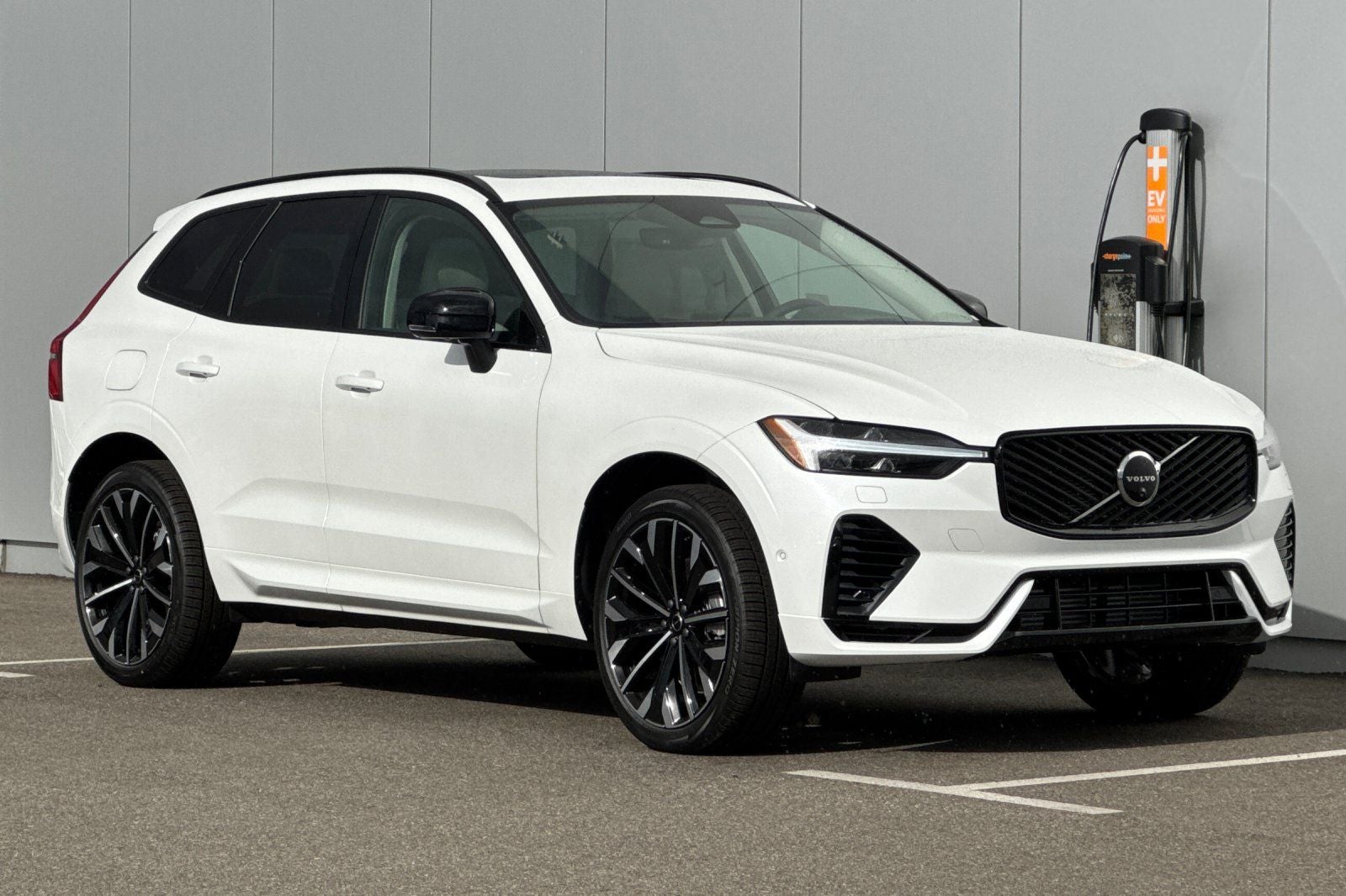 2026 Volvo XC60 Plug-In Hybrid T8 Ultra