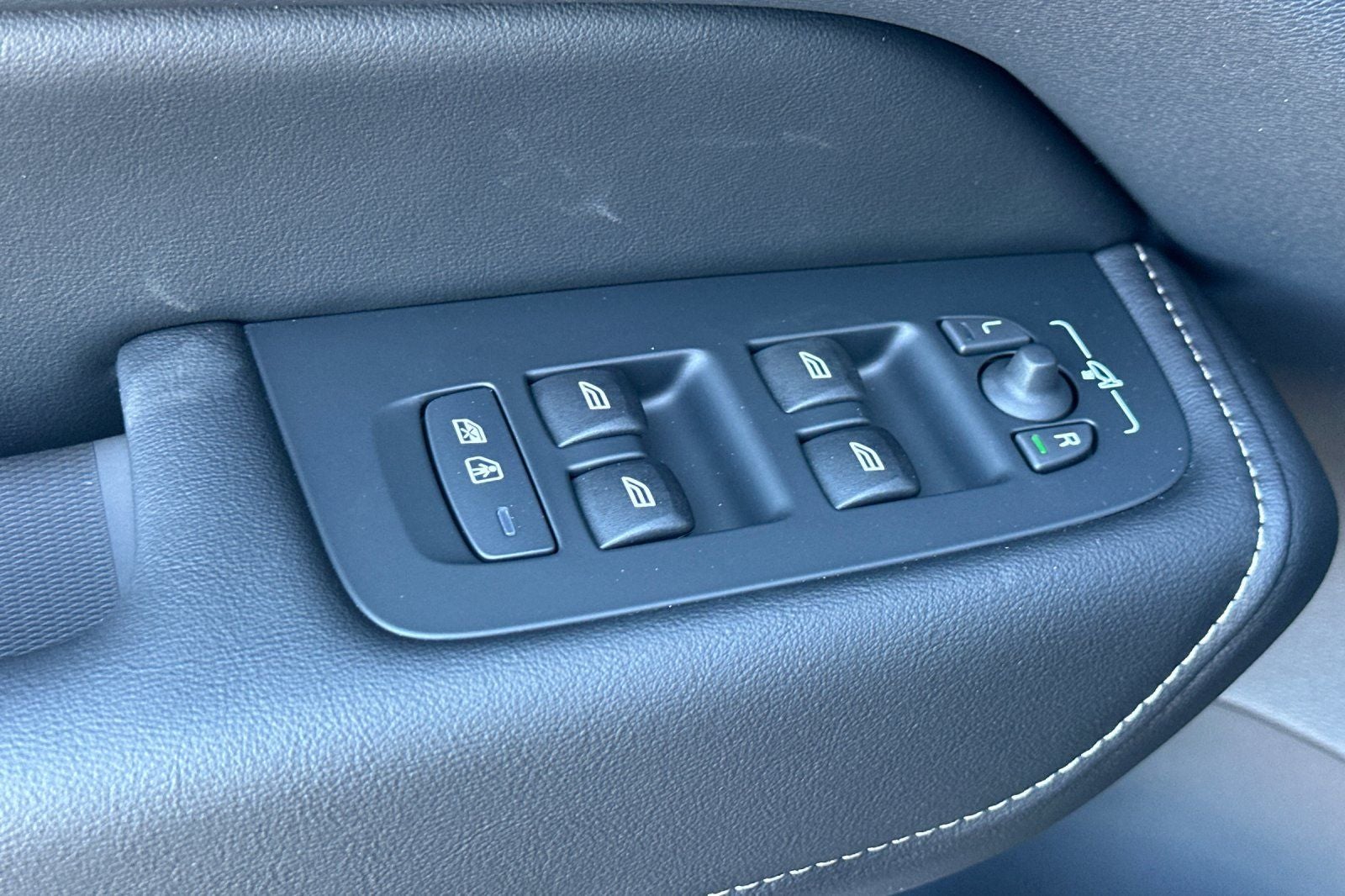 2025 Volvo XC60 Plug-In Hybrid T8 Ultra