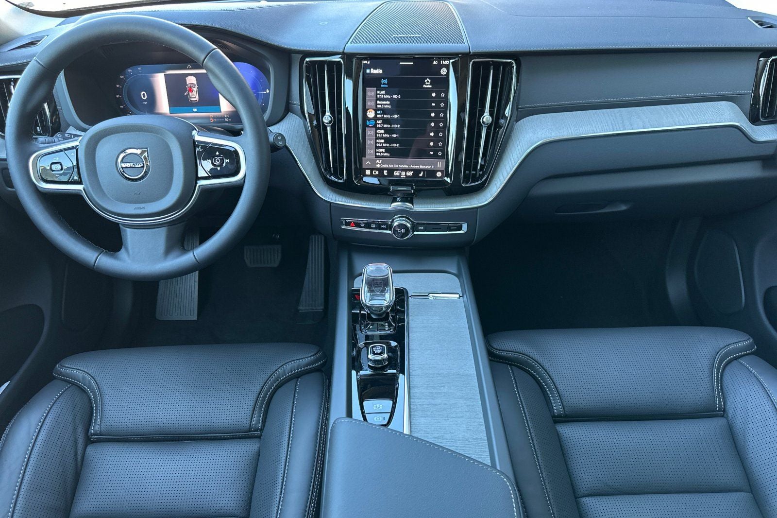 2025 Volvo XC60 Plug-In Hybrid T8 Ultra