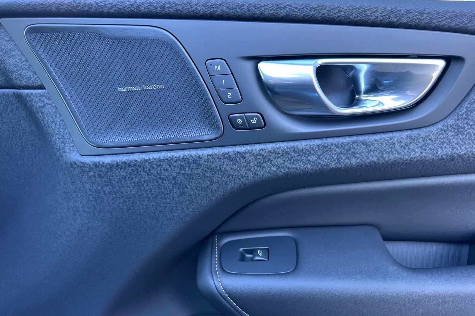 2025 Volvo XC60 Plug-In Hybrid T8 Ultra