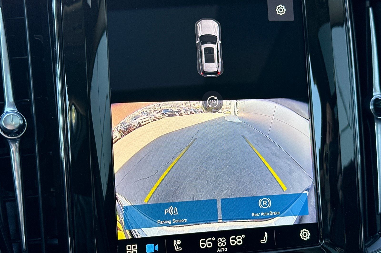 2025 Volvo XC60 Plug-In Hybrid T8 Ultra