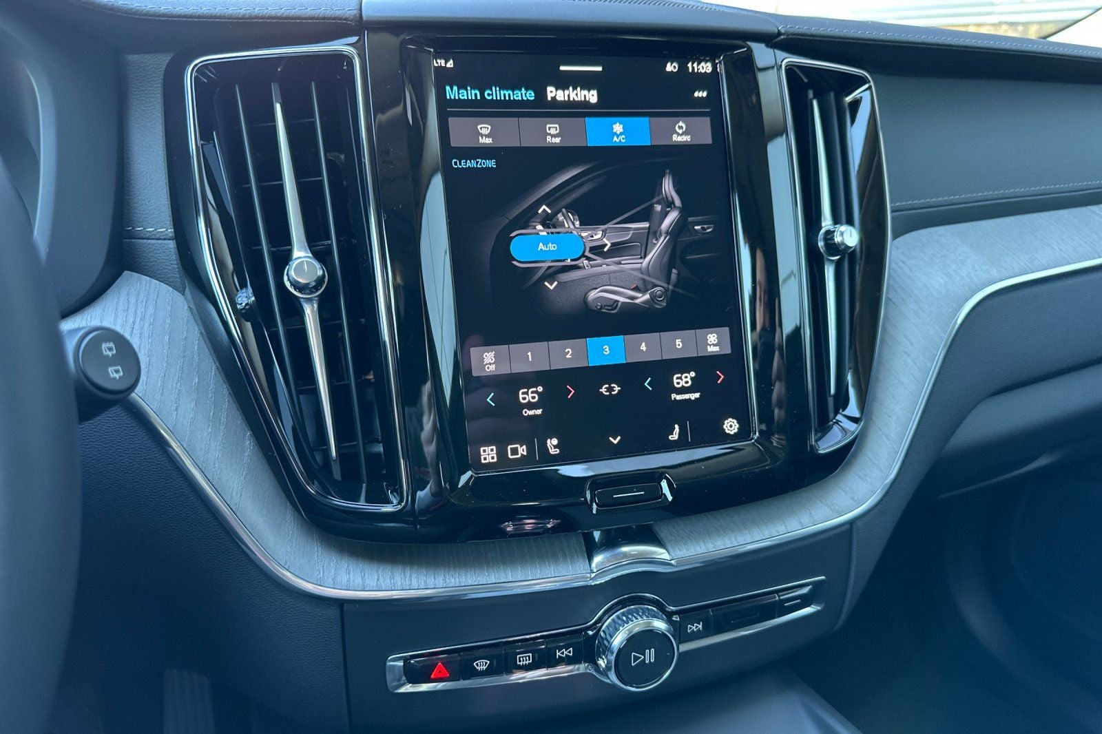 2025 Volvo XC60 Plug-In Hybrid T8 Ultra