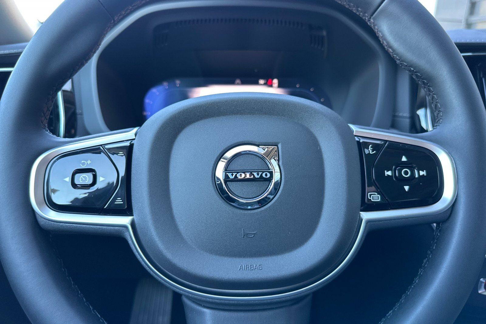 2025 Volvo XC60 Plug-In Hybrid T8 Ultra