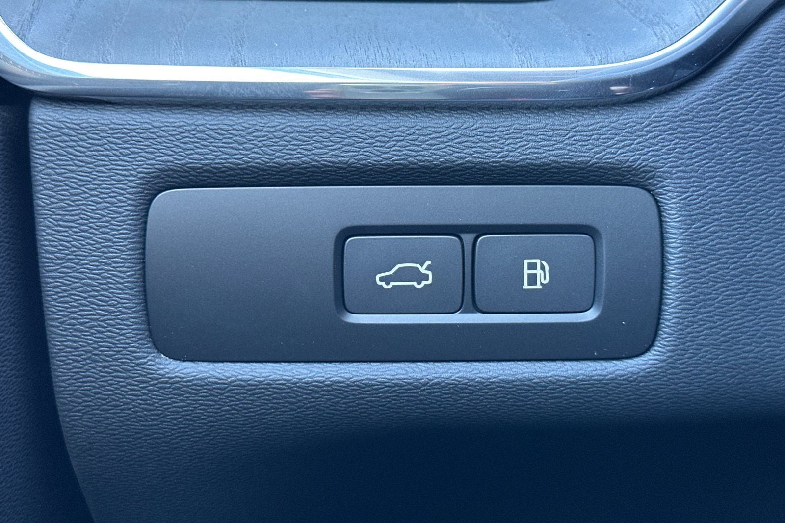 2025 Volvo XC60 Plug-In Hybrid T8 Ultra