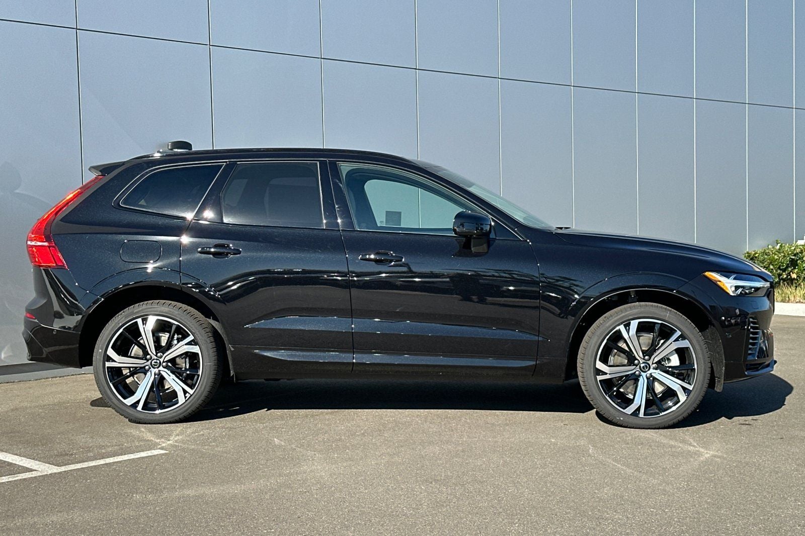 2025 Volvo XC60 Plug-In Hybrid T8 Ultra