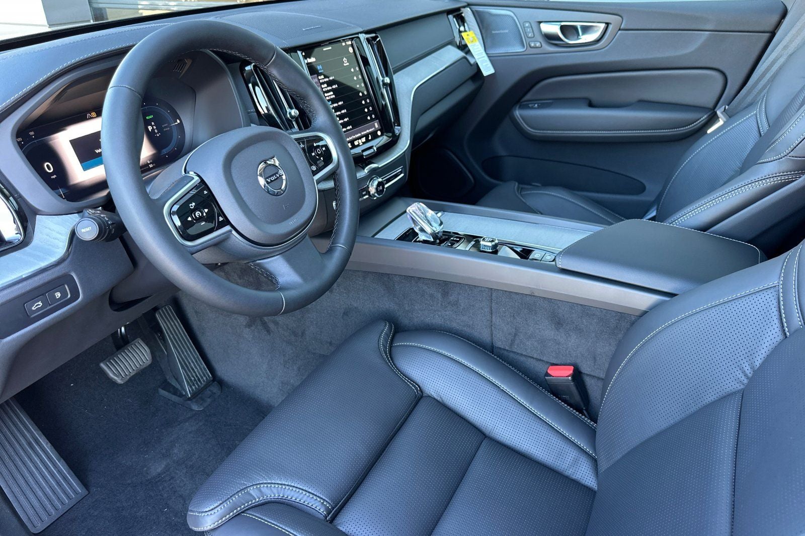 2025 Volvo XC60 Plug-In Hybrid T8 Ultra