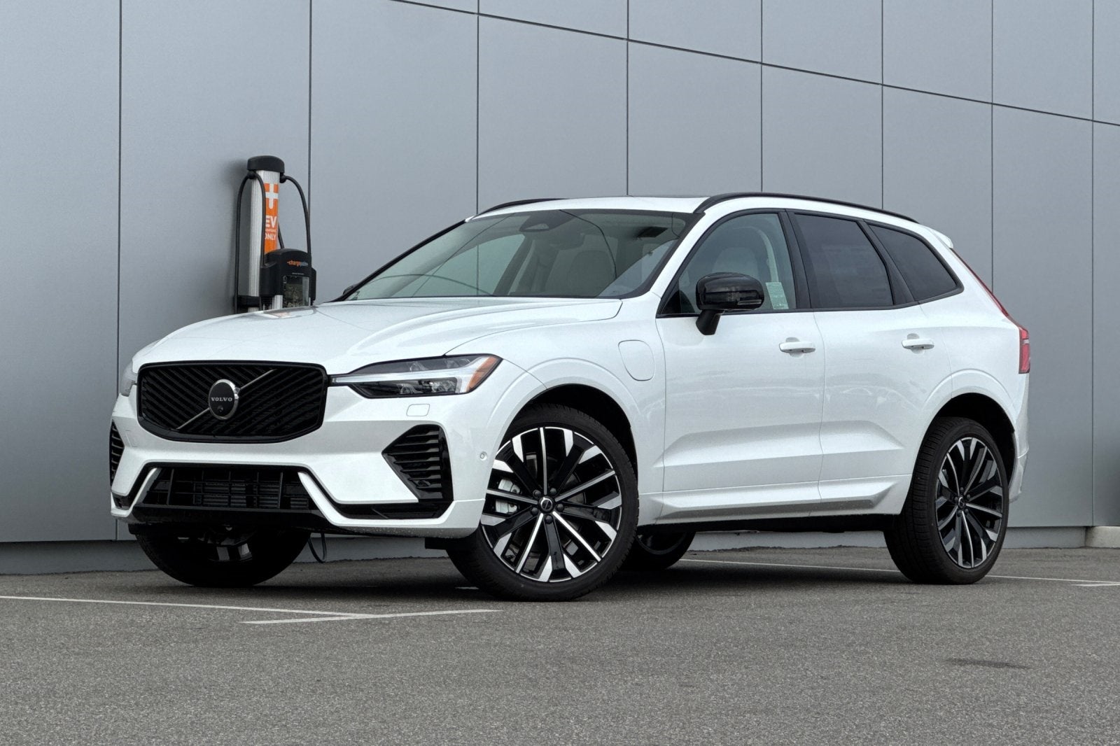 2026 Volvo XC60 Plug-In Hybrid T8 Ultra