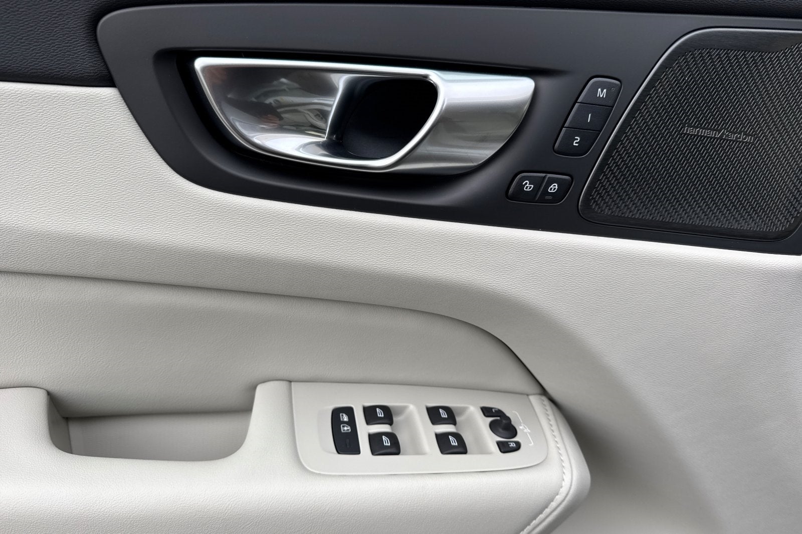 2026 Volvo XC60 Plug-In Hybrid T8 Ultra