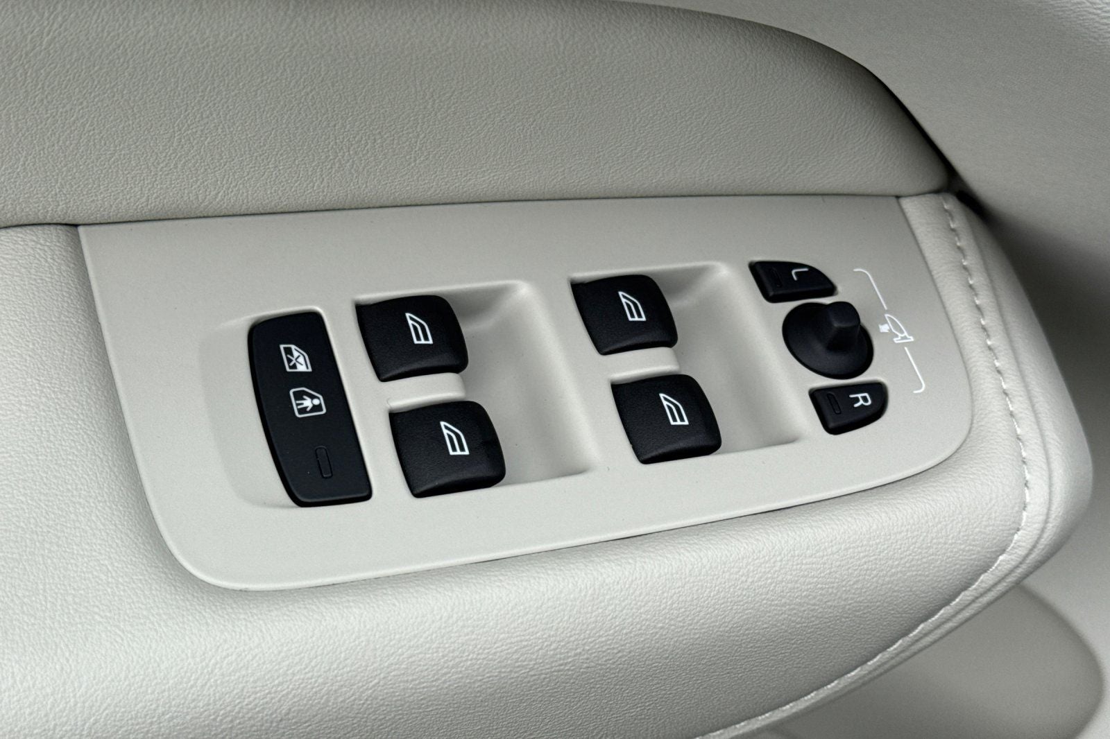 2026 Volvo XC60 Plug-In Hybrid T8 Ultra