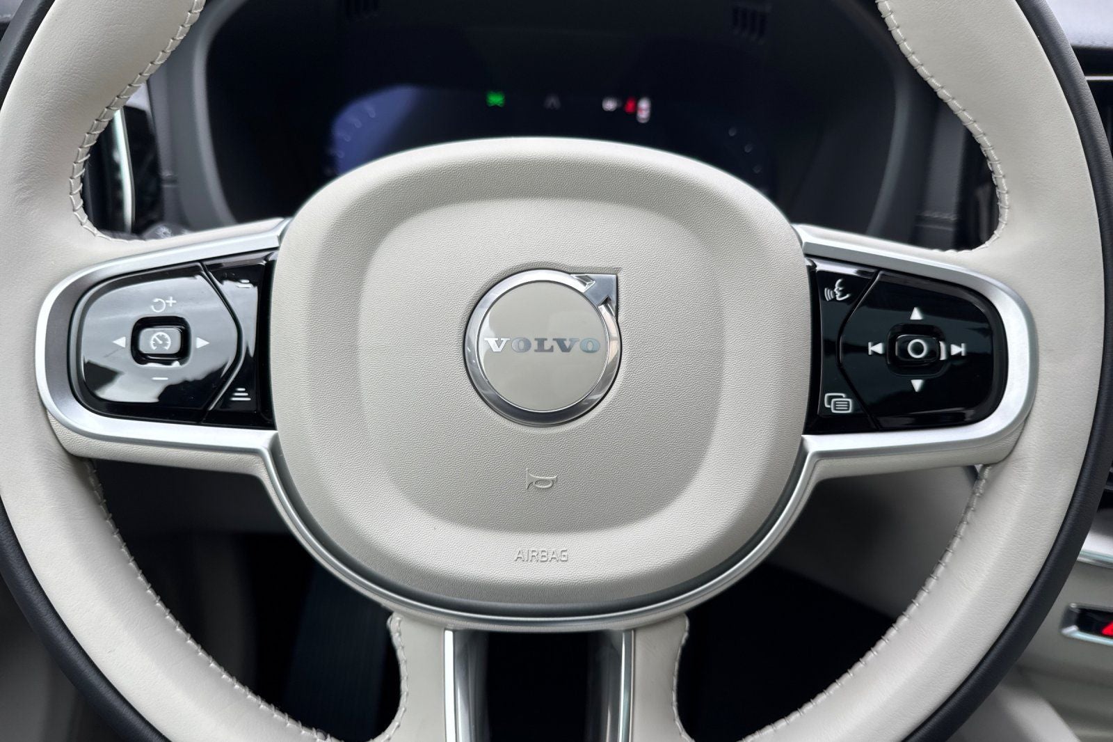 2026 Volvo XC60 Plug-In Hybrid T8 Ultra