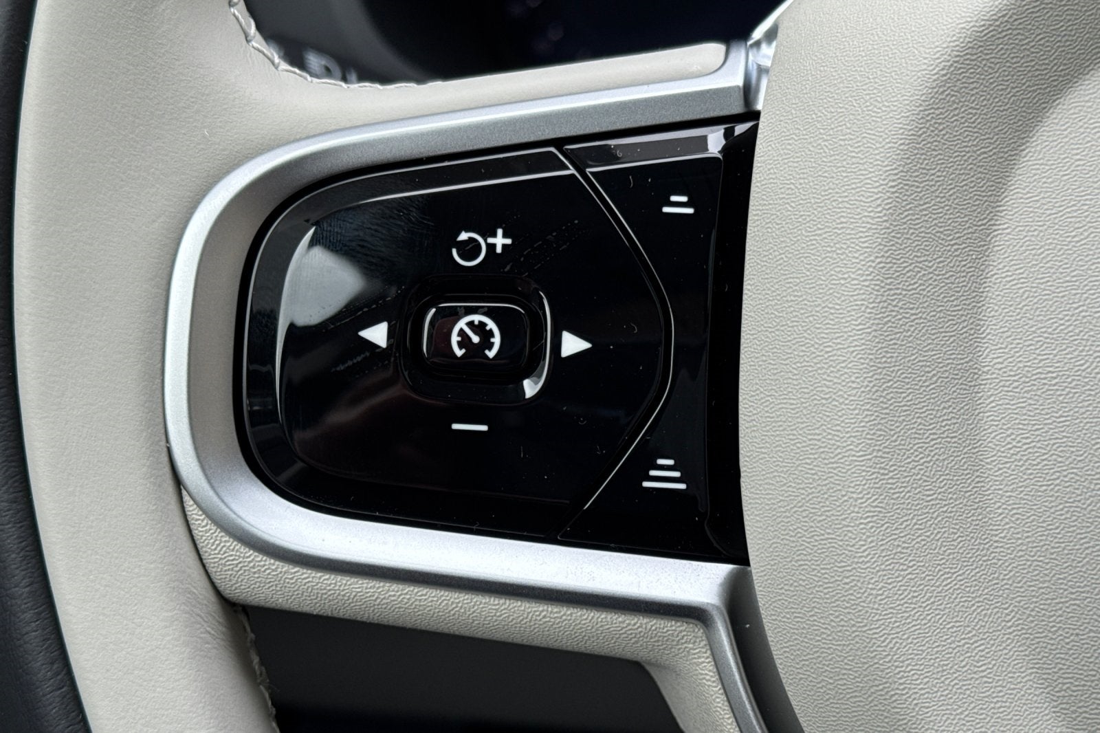 2026 Volvo XC60 Plug-In Hybrid T8 Ultra