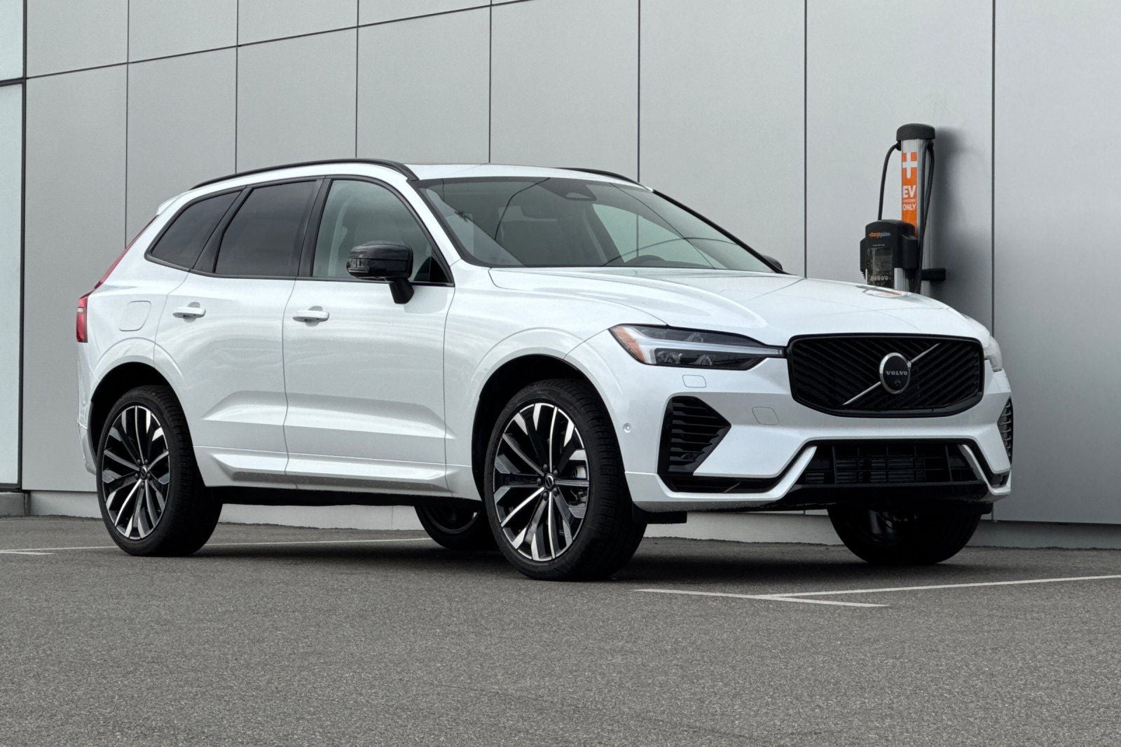 2026 Volvo XC60 Plug-In Hybrid T8 Ultra