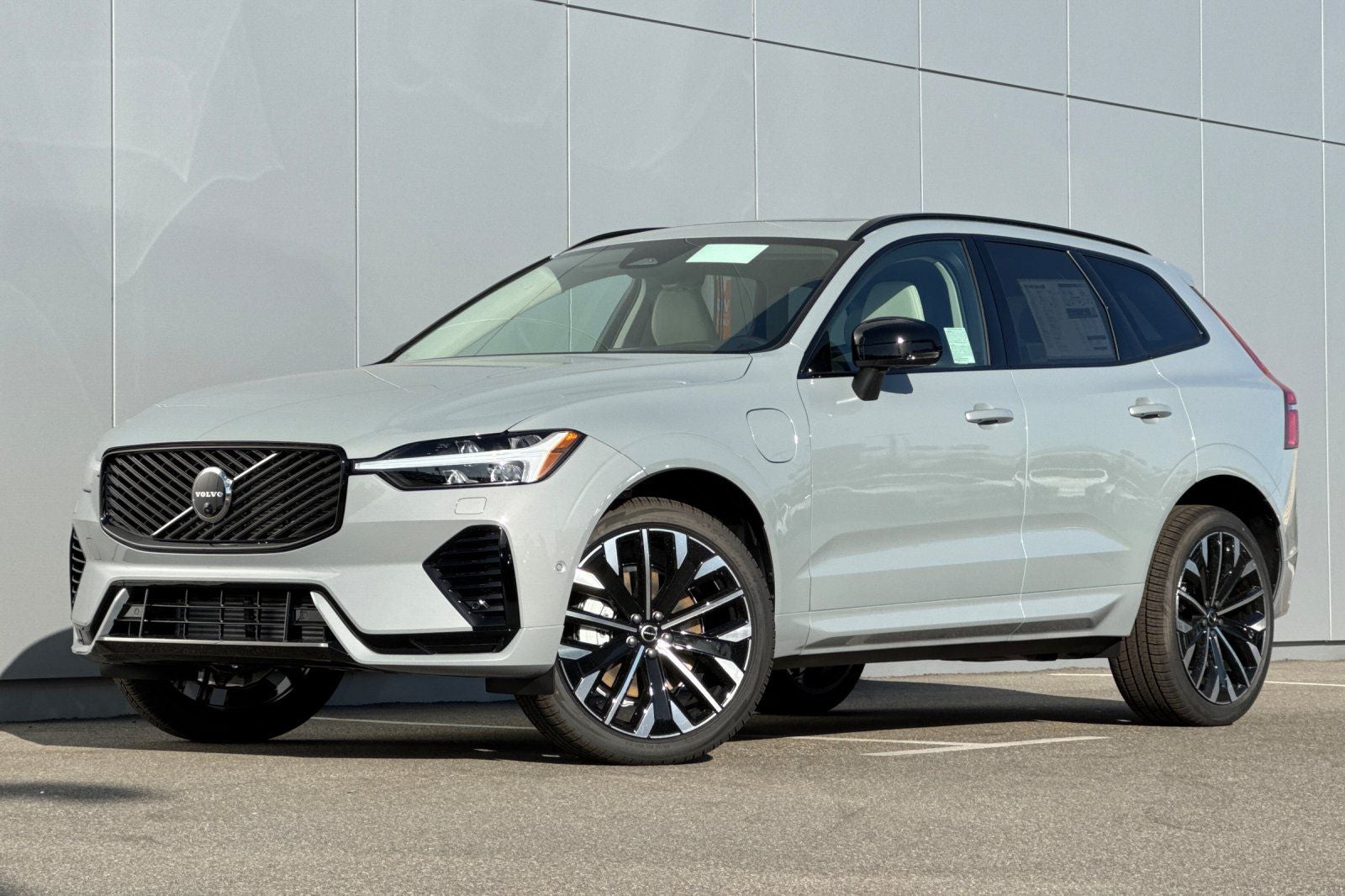 2026 Volvo XC60 Plug-In Hybrid T8 Ultra