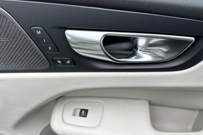 2026 Volvo XC60 Plug-In Hybrid T8 Ultra