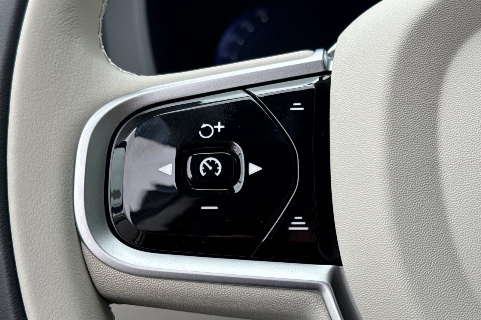 2026 Volvo XC60 Plug-In Hybrid T8 Ultra