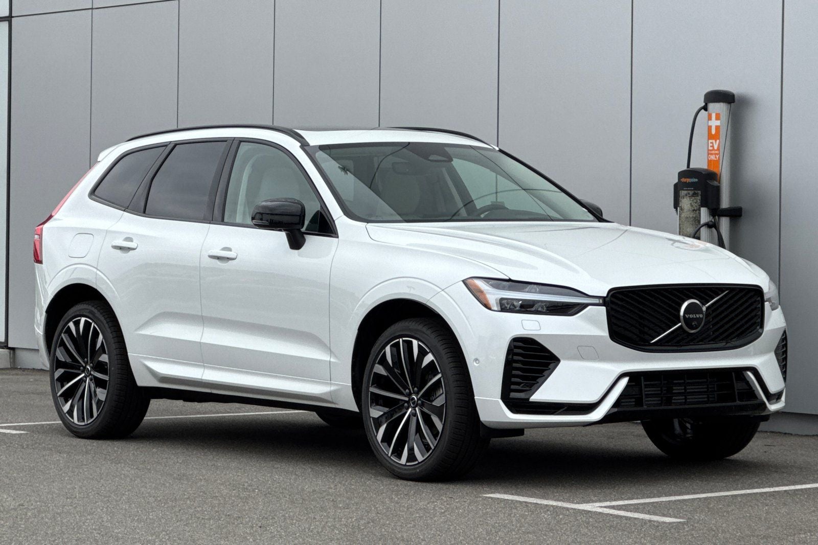 2026 Volvo XC60 Plug-In Hybrid T8 Ultra