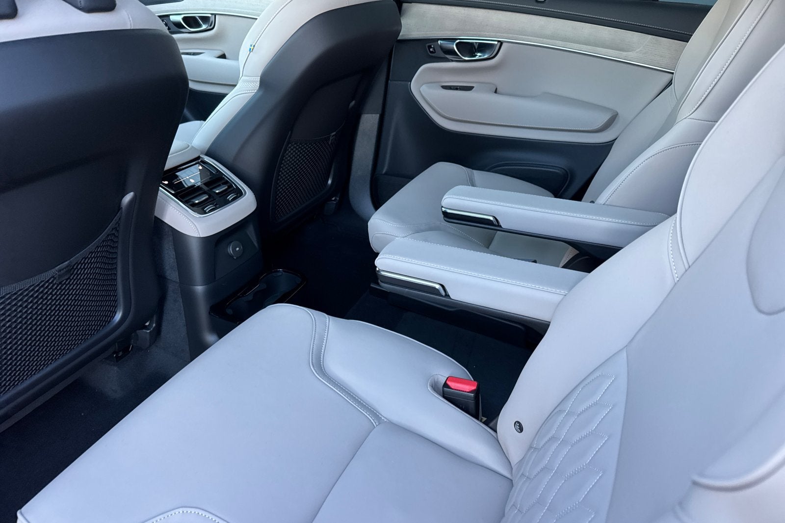 2027 Volvo XC90 Plug-In Hybrid T8 Plus 6 Passenger