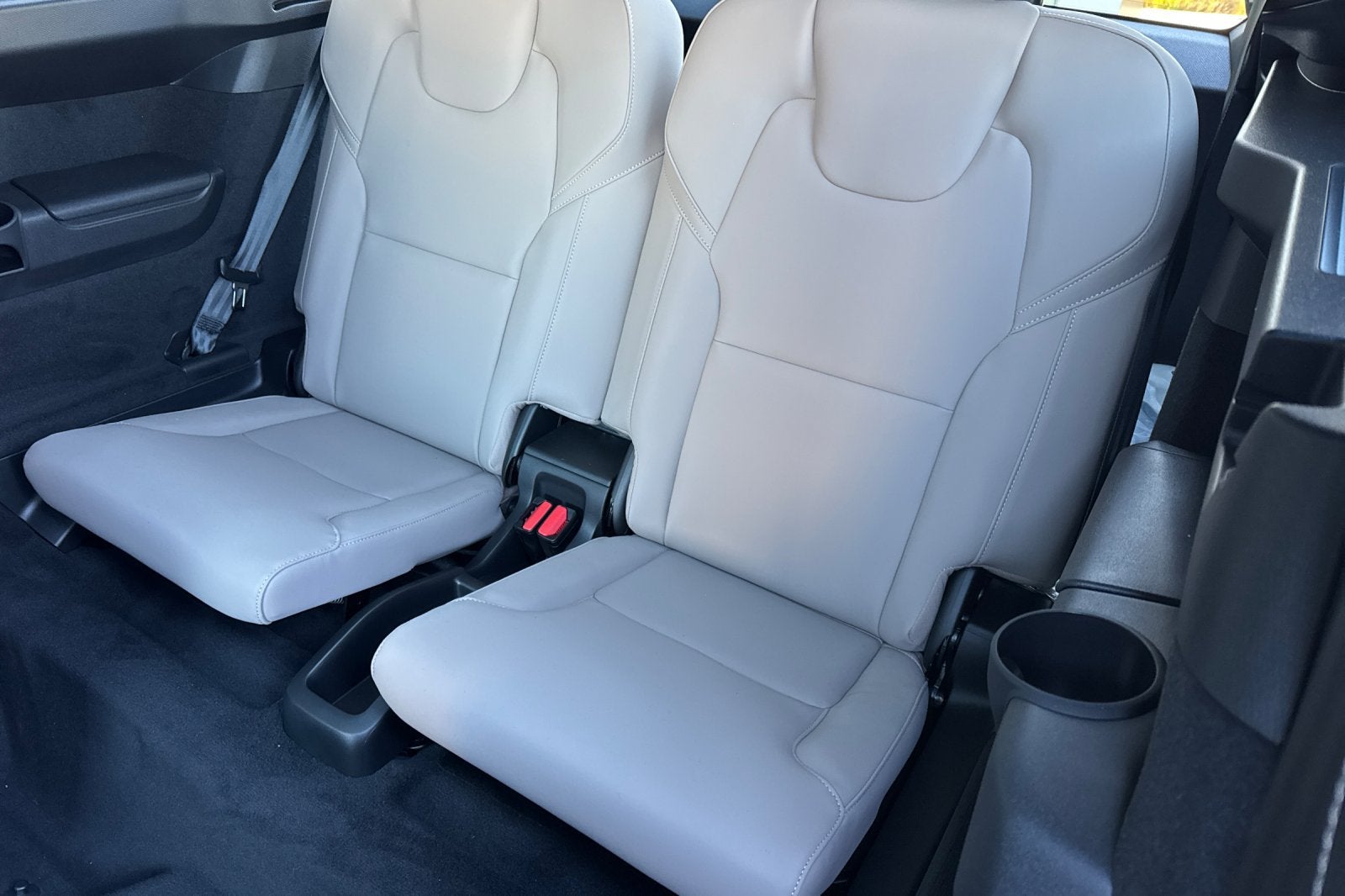 2027 Volvo XC90 Plug-In Hybrid T8 Plus 6 Passenger