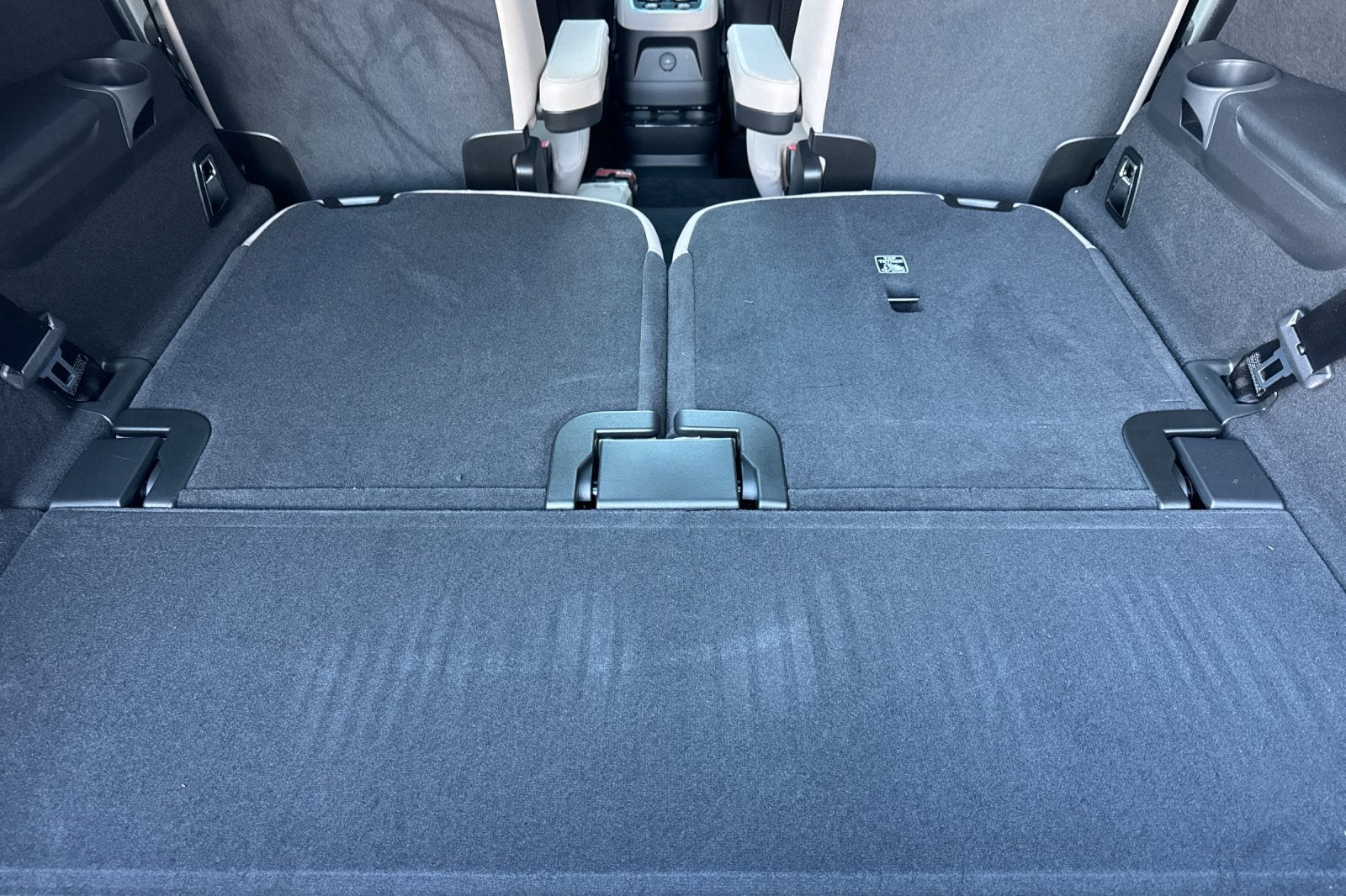 2027 Volvo XC90 Plug-In Hybrid T8 Plus 6 Passenger