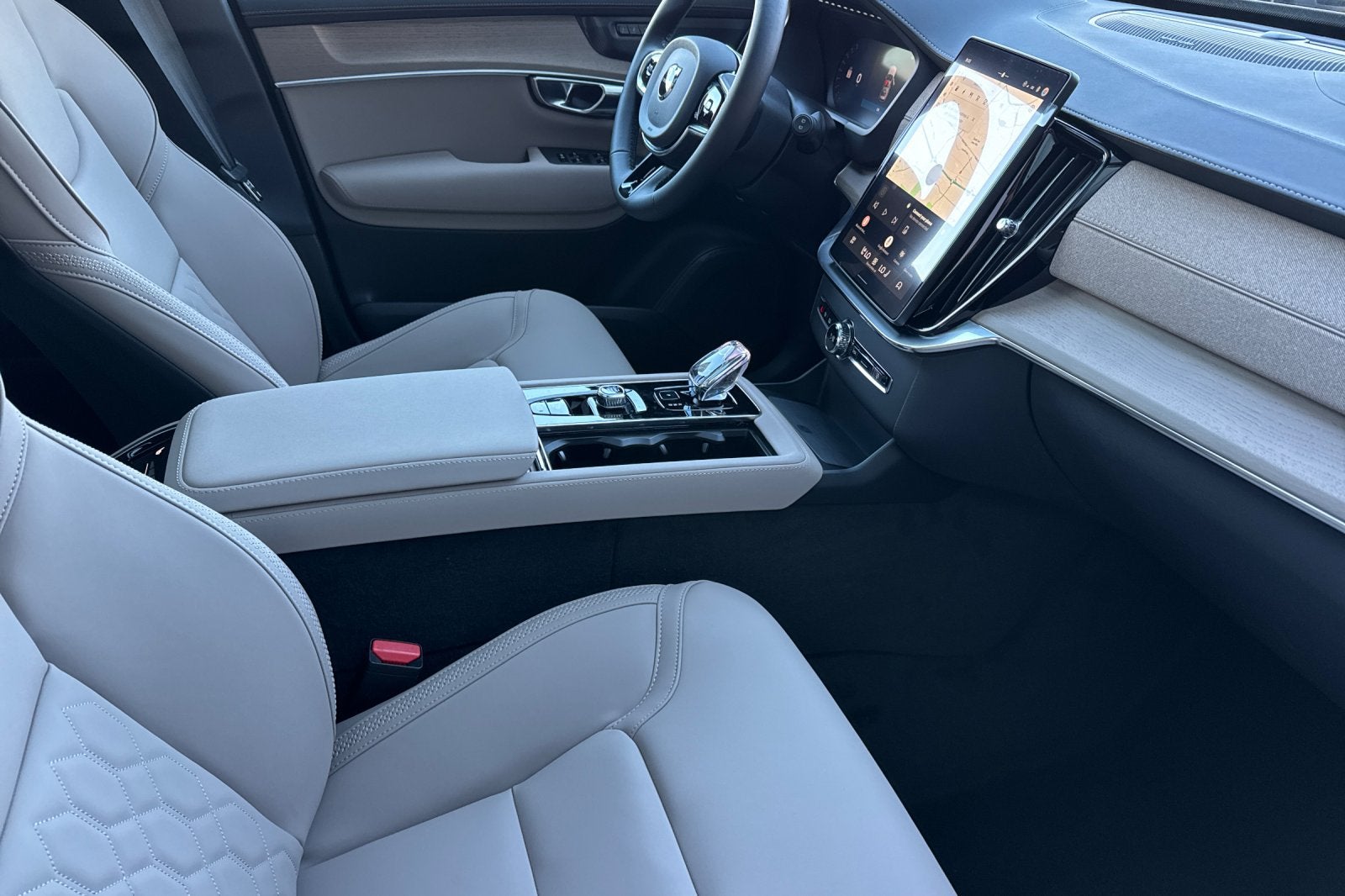 2027 Volvo XC90 Plug-In Hybrid T8 Plus 6 Passenger
