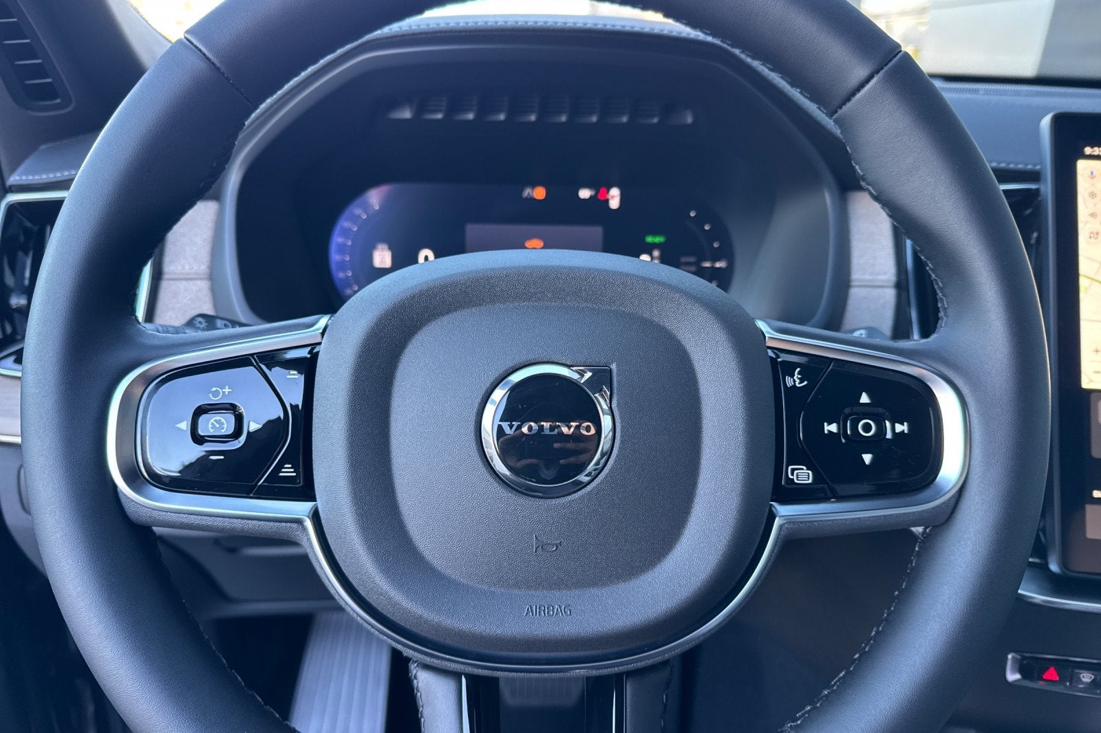 2027 Volvo XC90 Plug-In Hybrid T8 Plus 6 Passenger