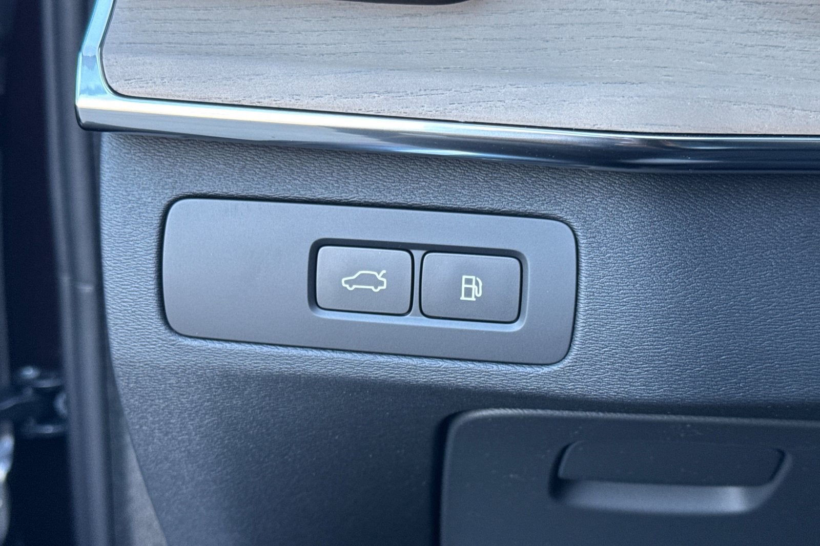 2027 Volvo XC90 Plug-In Hybrid T8 Plus 6 Passenger