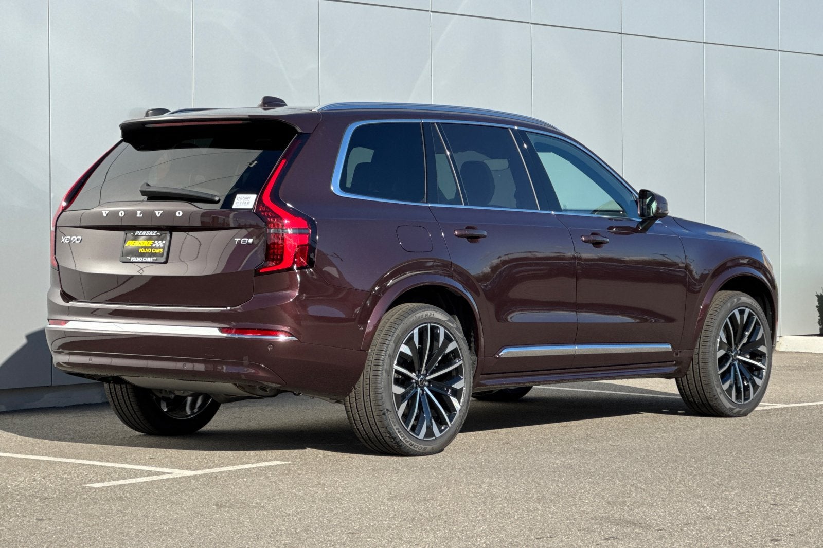 2027 Volvo XC90 Plug-In Hybrid T8 Plus 6 Passenger