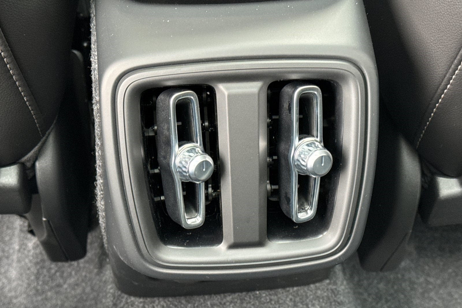 2026 Volvo XC40 B4 Plus