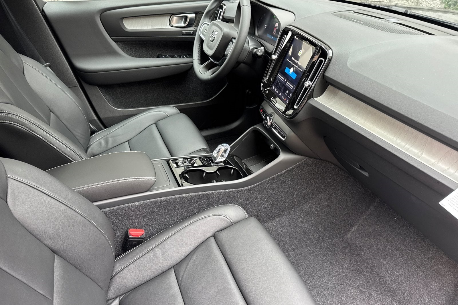 2026 Volvo XC40 B4 Plus