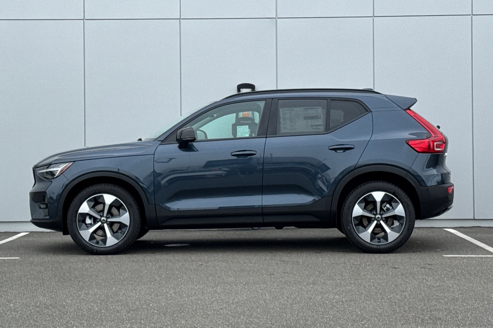 2026 Volvo XC40 B4 Plus