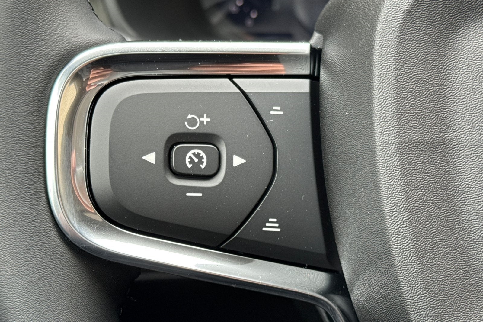 2026 Volvo XC40 B4 Plus