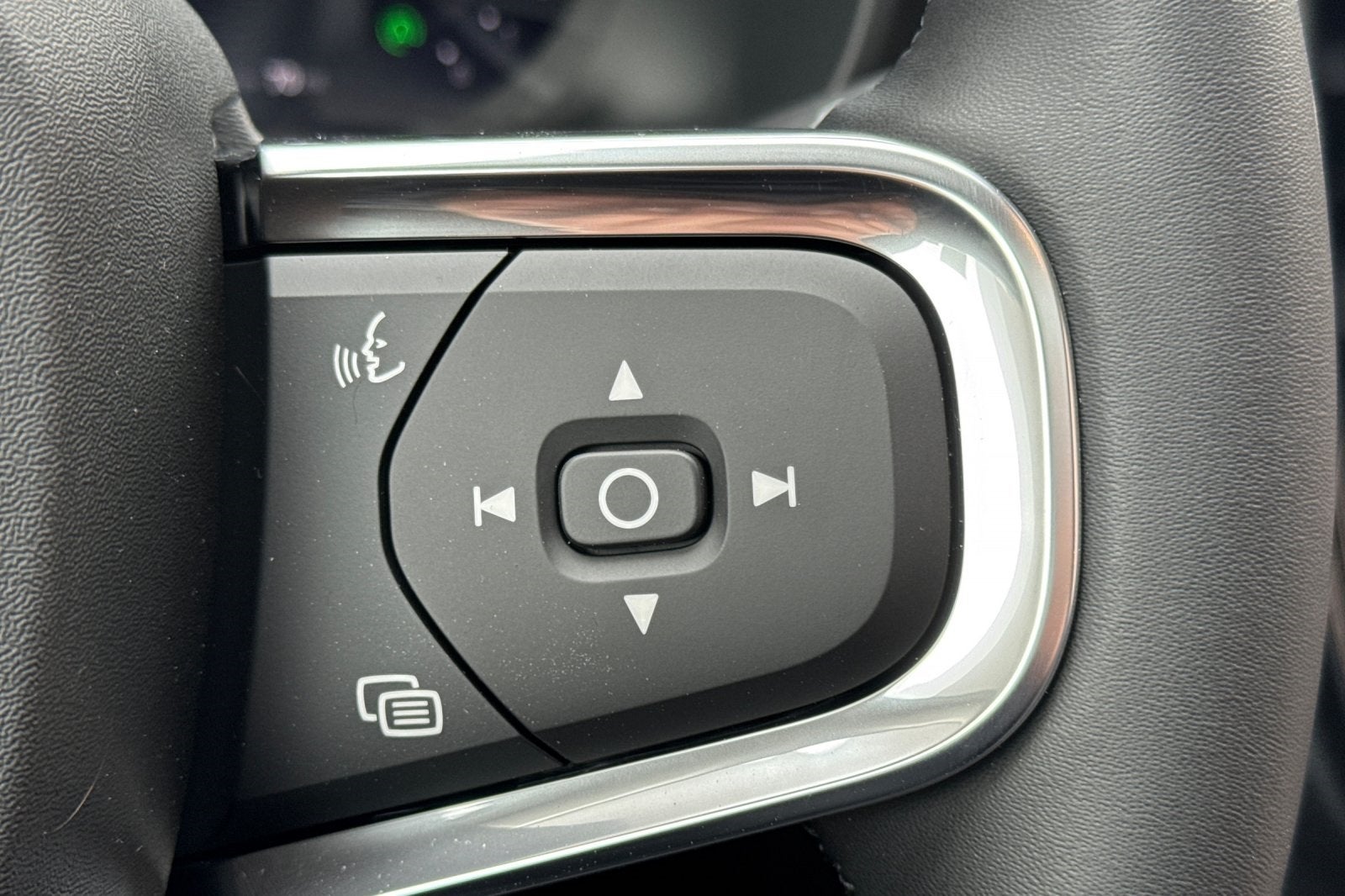 2026 Volvo XC40 B4 Plus