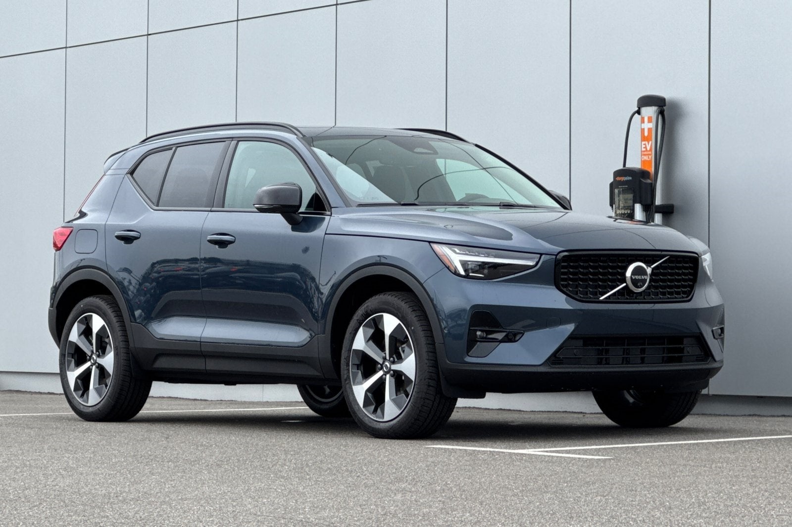 2026 Volvo XC40 B4 Plus
