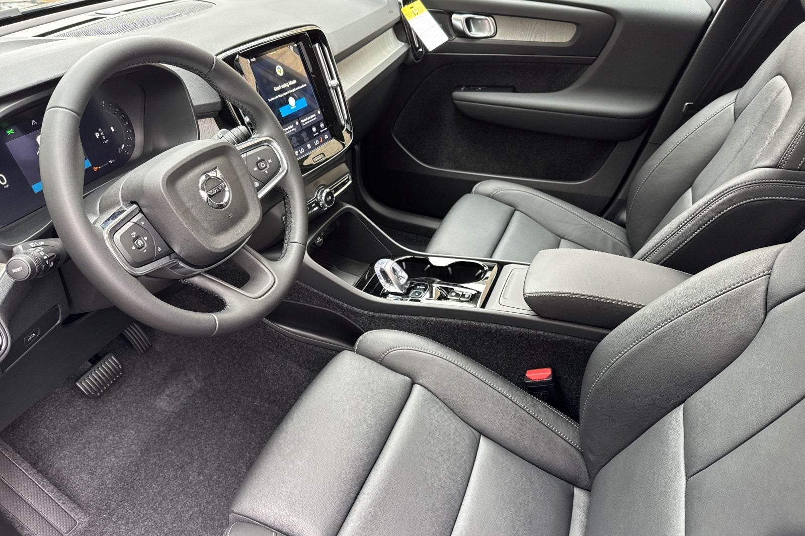 2026 Volvo XC40 B4 Plus