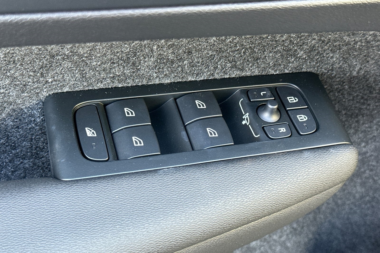 2026 Volvo XC40 B4 Core