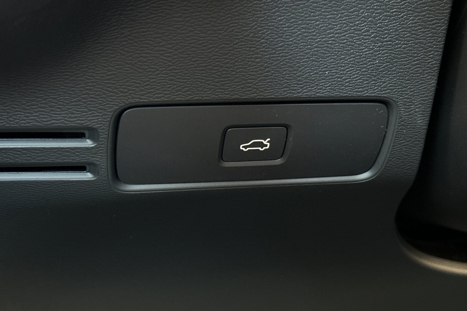 2026 Volvo XC40 B4 Core