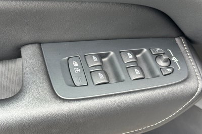2023 Volvo XC60 B5 Ultimate Bright Theme