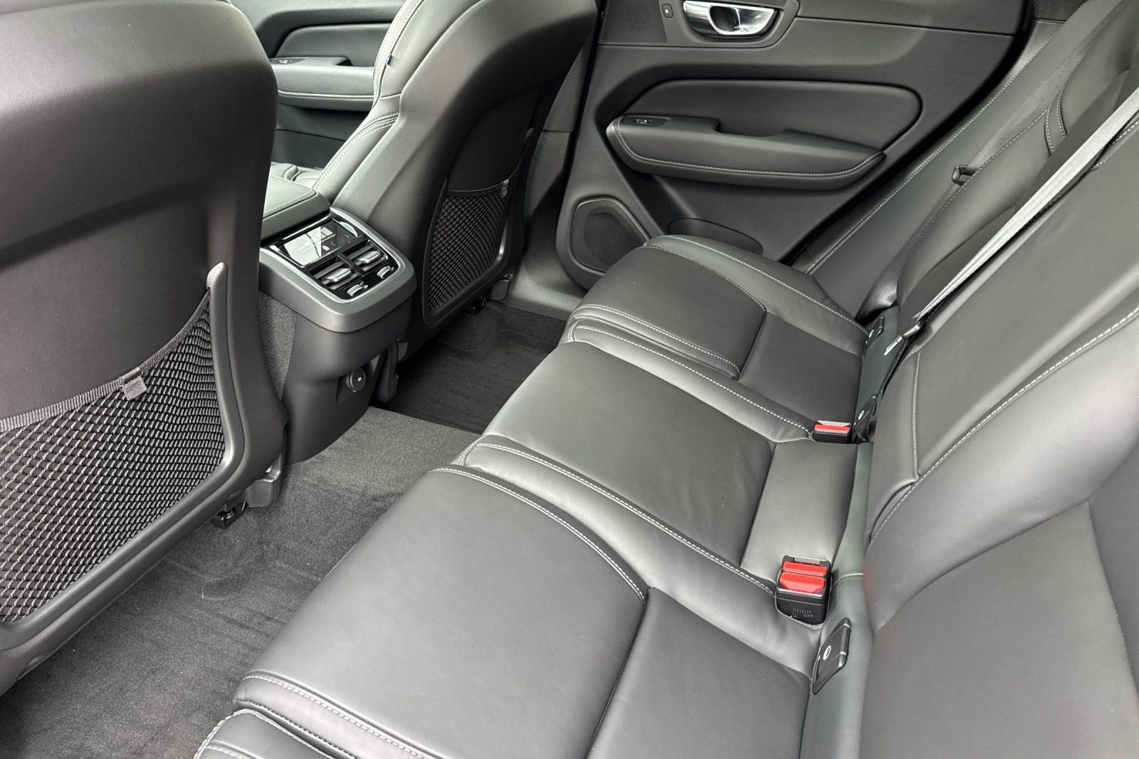 2023 Volvo XC60 B5 Ultimate Bright Theme