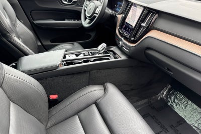 2023 Volvo XC60 B5 Ultimate Bright Theme