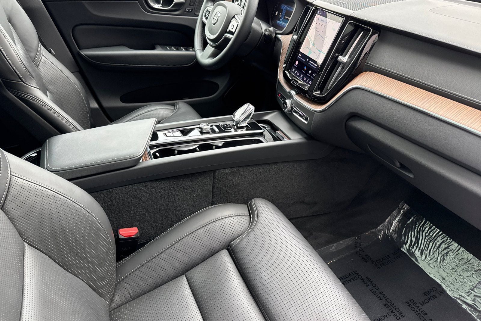 2023 Volvo XC60 B5 Ultimate Bright Theme