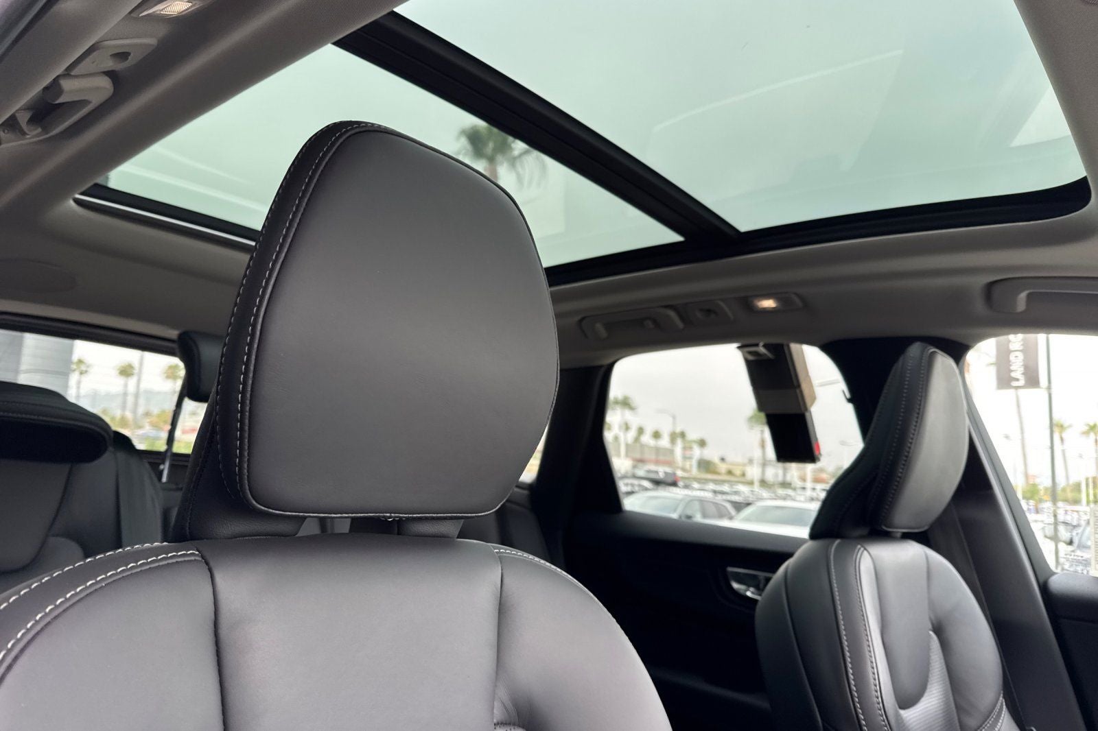 2023 Volvo XC60 B5 Ultimate Bright Theme