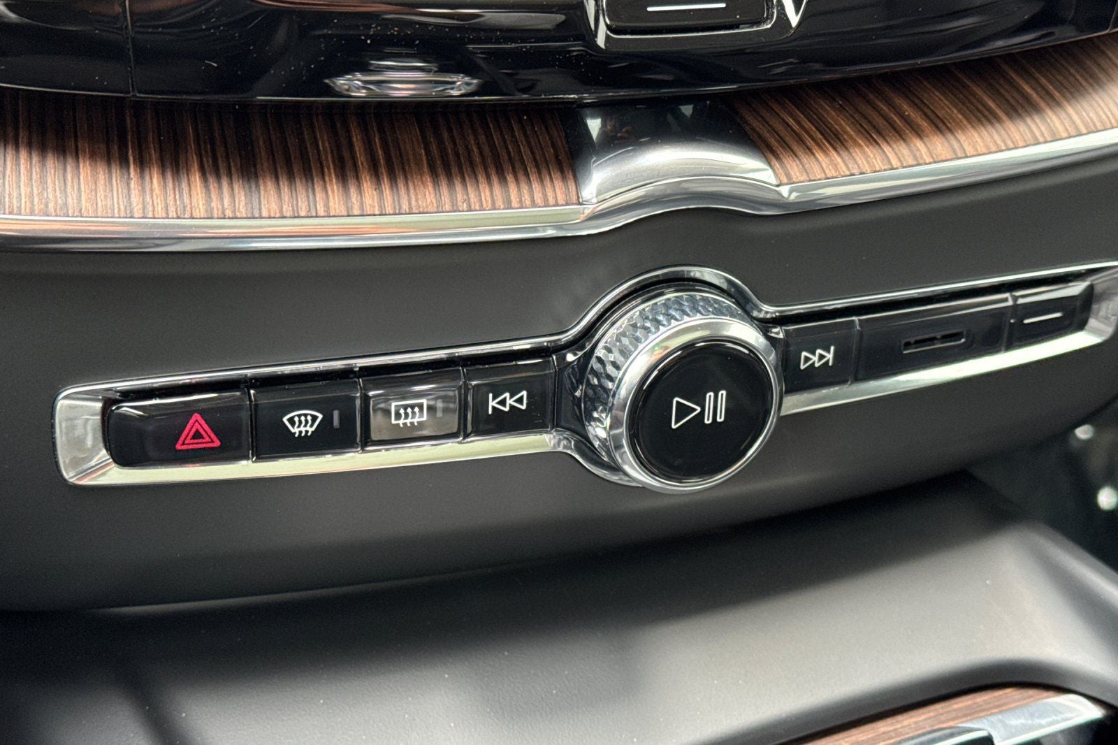 2023 Volvo XC60 B5 Ultimate Bright Theme