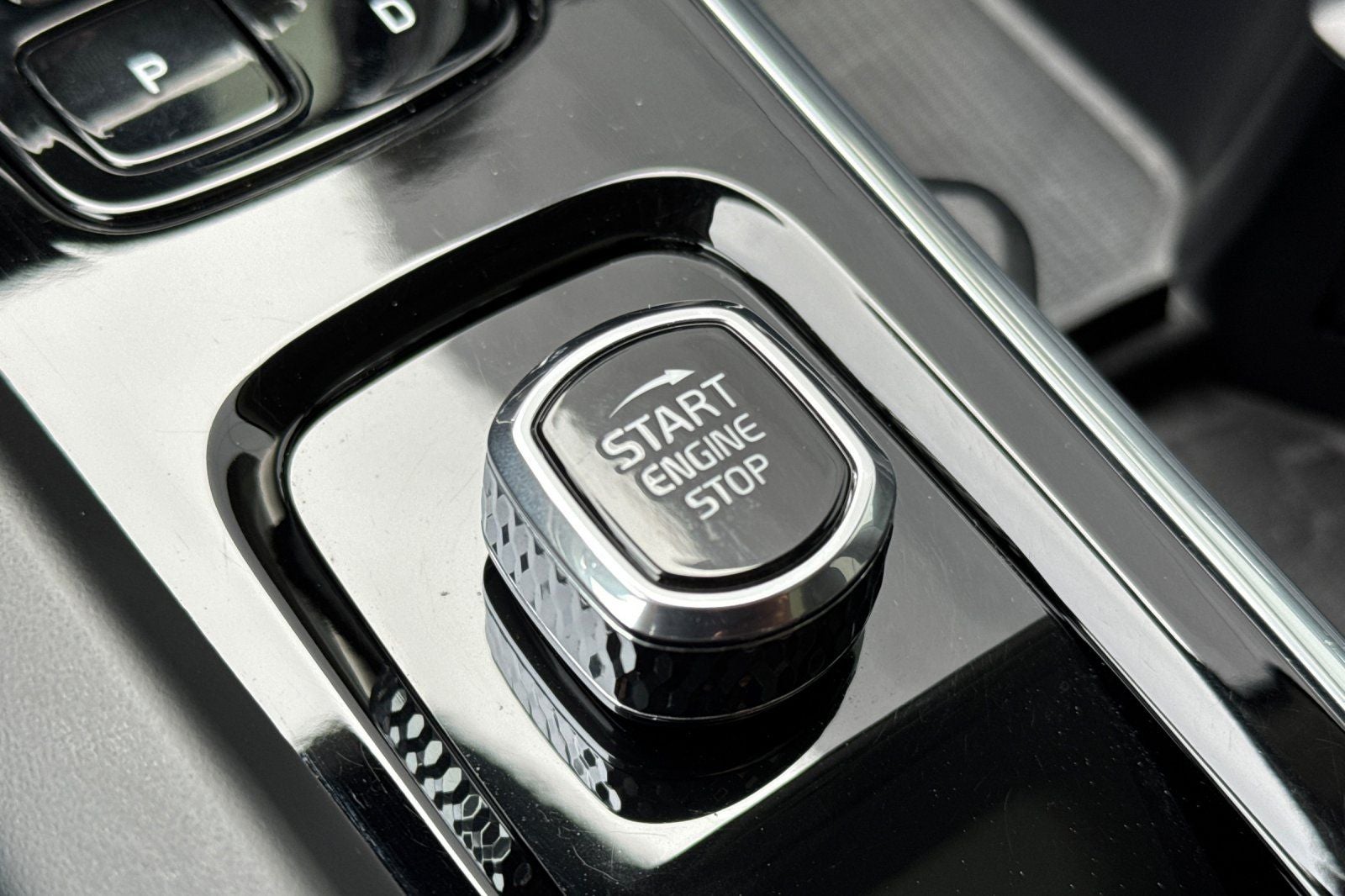2023 Volvo XC60 B5 Ultimate Bright Theme