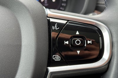 2023 Volvo XC60 B5 Ultimate Bright Theme