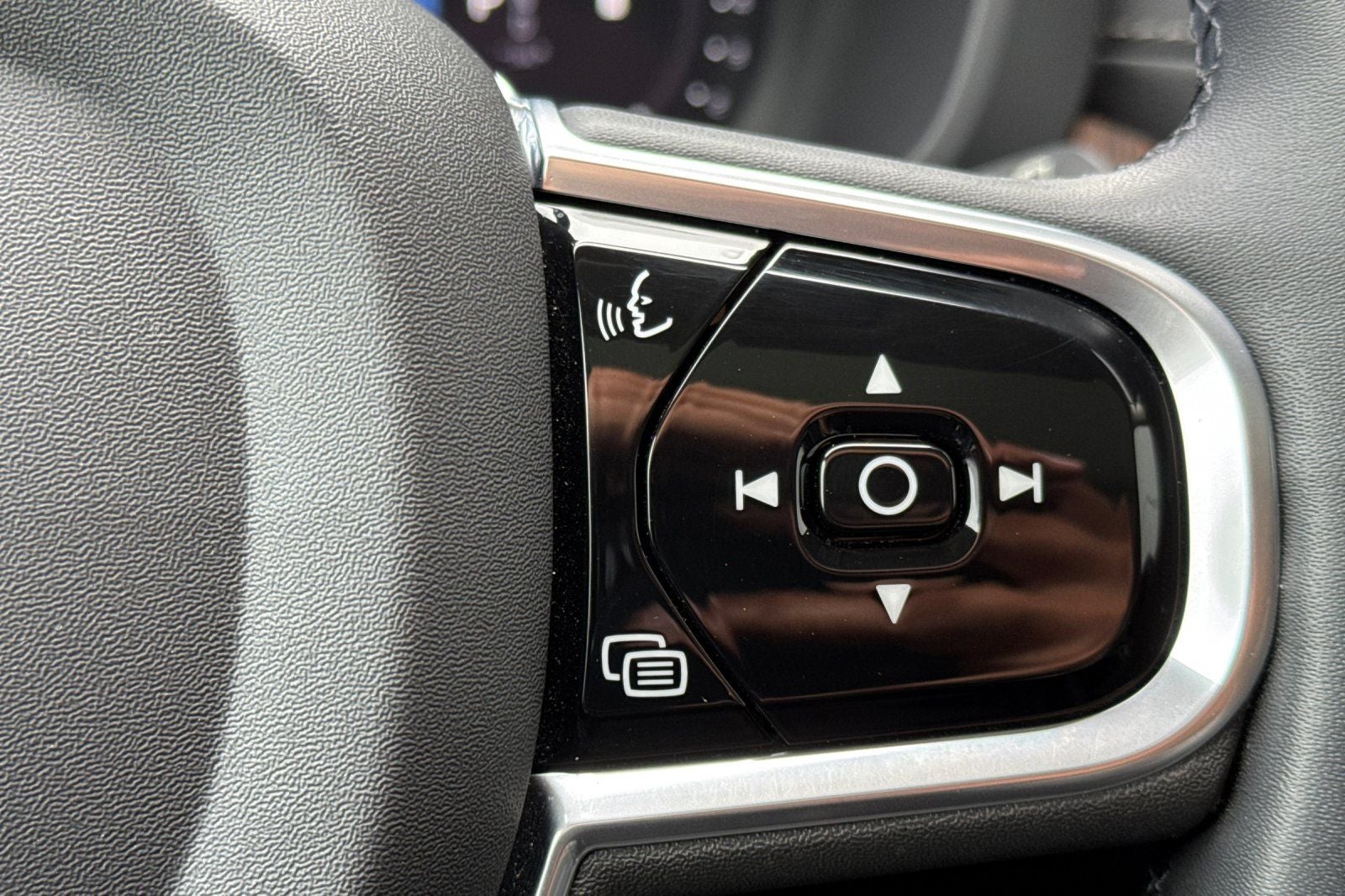2023 Volvo XC60 B5 Ultimate Bright Theme