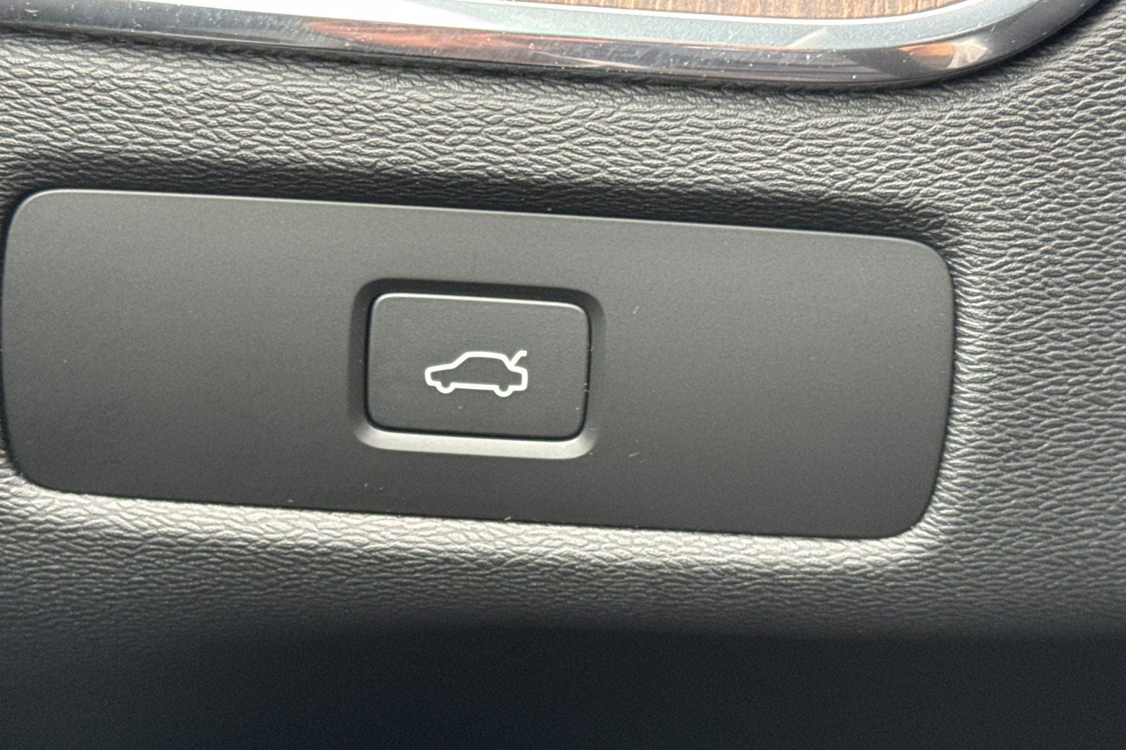 2023 Volvo XC60 B5 Ultimate Bright Theme
