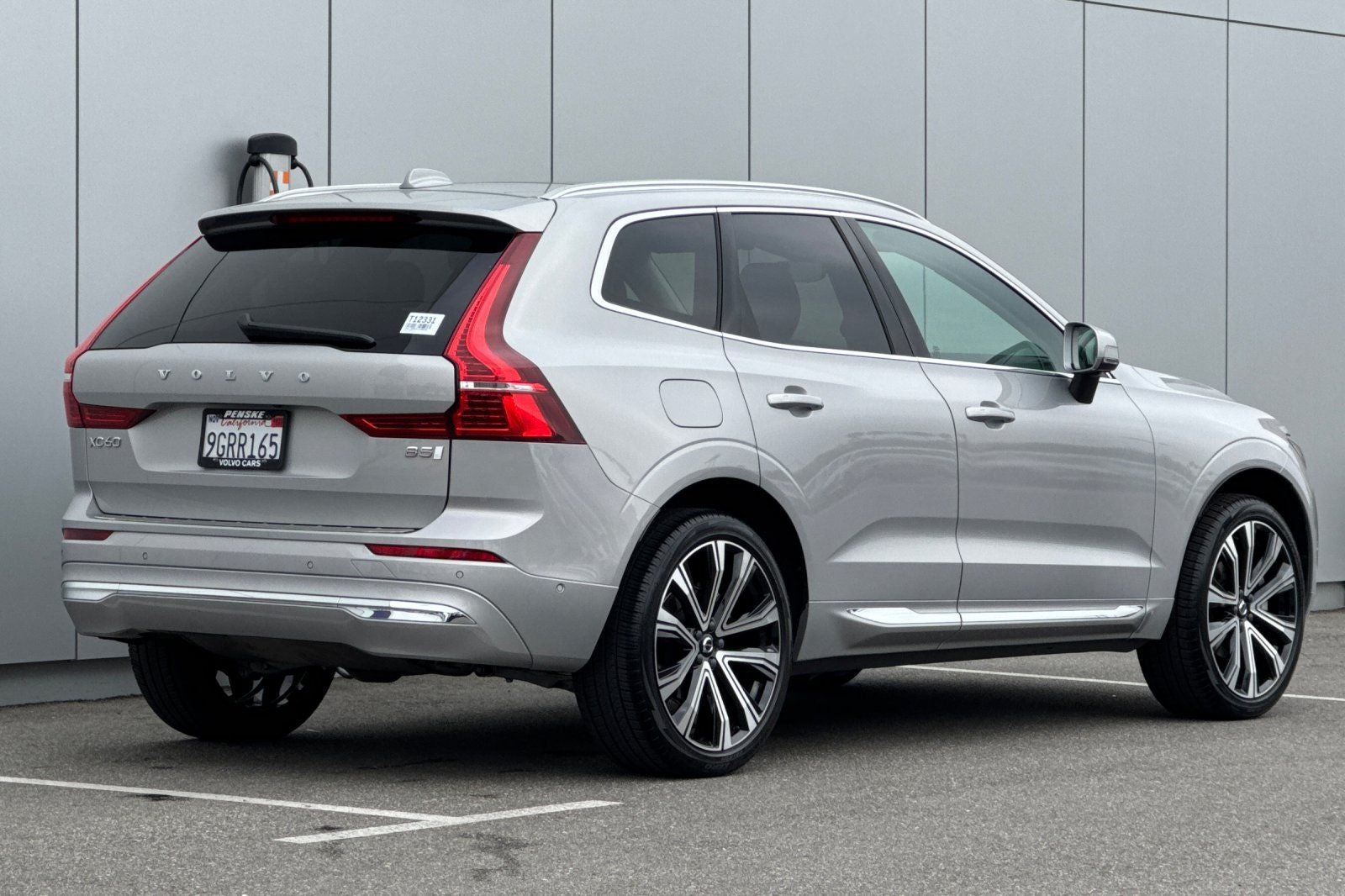 2023 Volvo XC60 B5 Ultimate Bright Theme