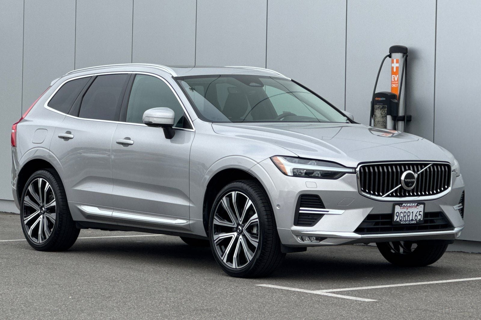 2023 Volvo XC60 B5 Ultimate Bright Theme