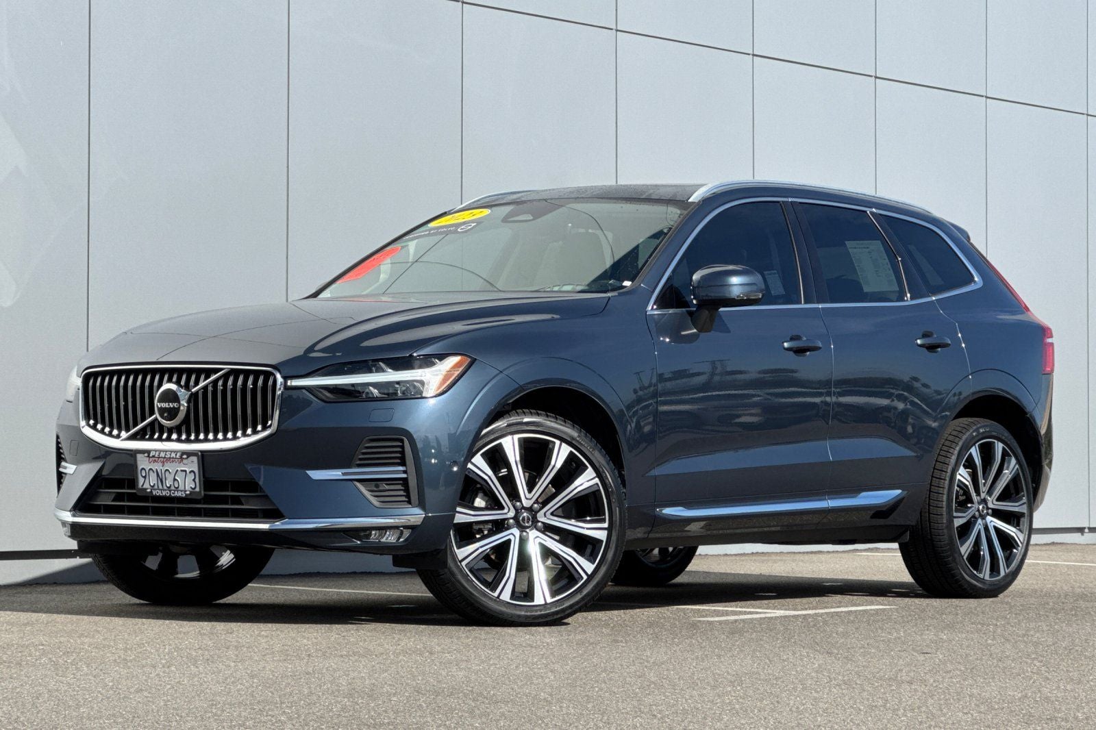 2023 Volvo XC60 B5 Ultimate Bright Theme