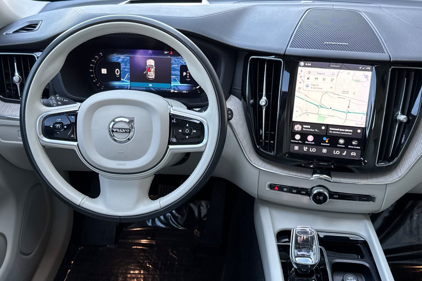 2023 Volvo XC60 B5 Ultimate Bright Theme